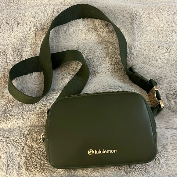 EUC Lululemon Everywhere Belt Bag Cactus Leather Alternative - Barack Green - Picture 2 of 8